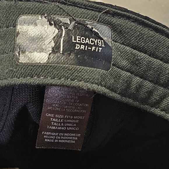 Black Nike Baseball Cap With Embroidered Mickey Mouse Design Adjustable Unisex - Picture 6 of 7